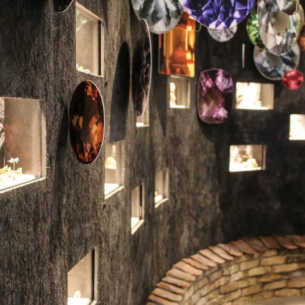 Ausstellungen >
