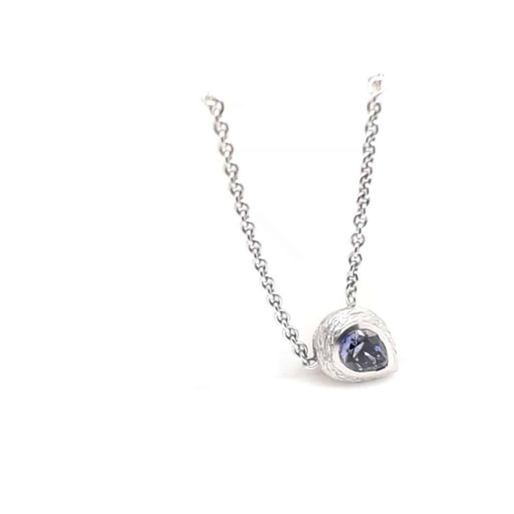 anfertigung-schmuck-kette-anhaenger-750 weissgold-blauer diamant-tropfenform