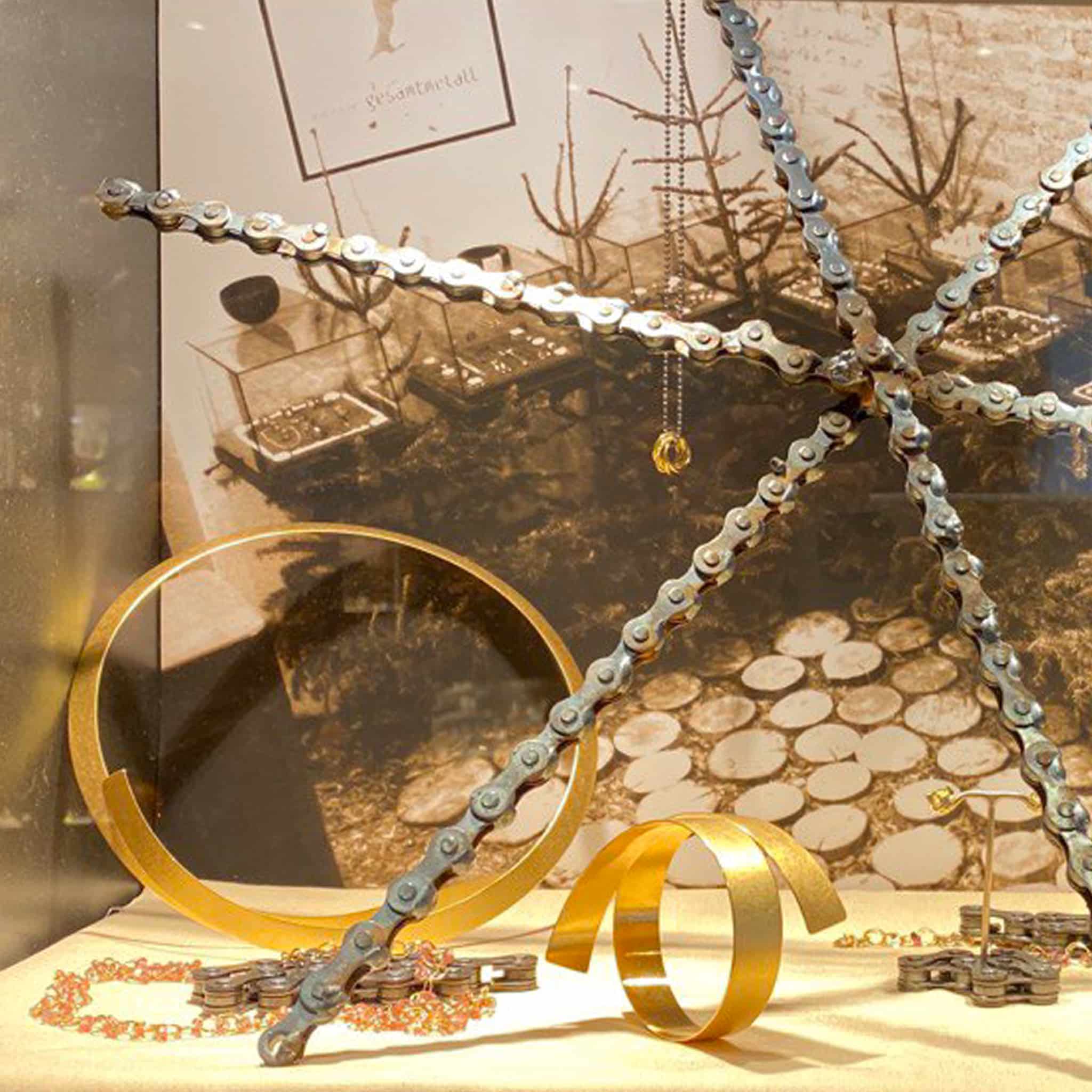Ausstellungen >
